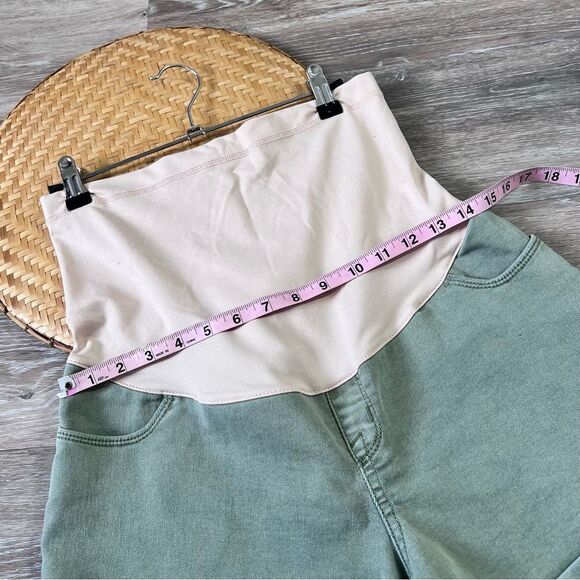 Liz lange maternity green denim‎ shorts midi - Picture 3 of 5